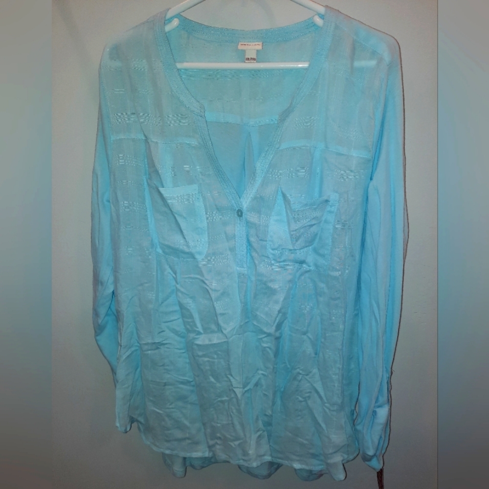 Merona NWT Women's light blue Long-Sleeved Top roll up or straight sleeves